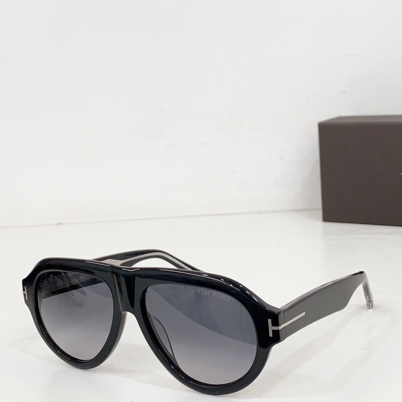 TOM FORD